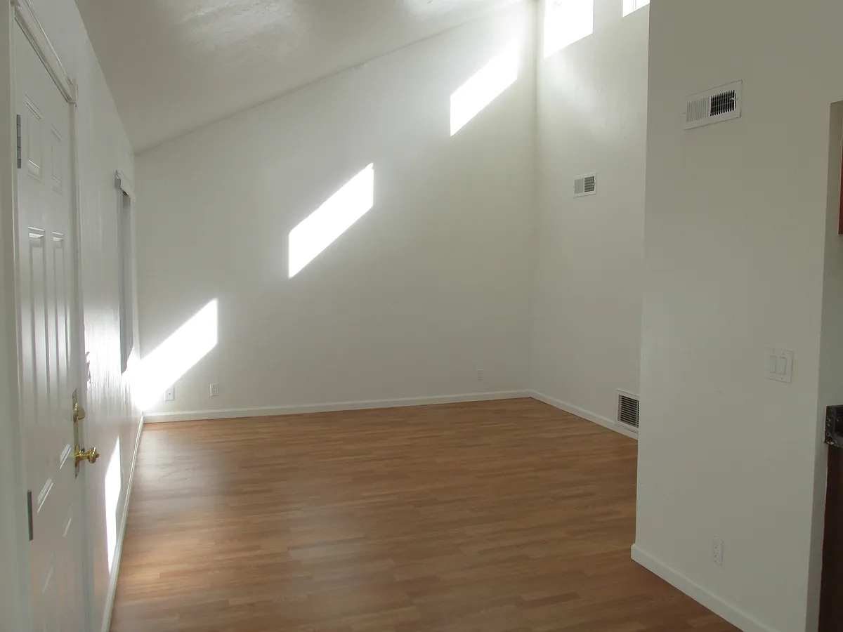 Building Photo - 285 W Hillside Ave #D