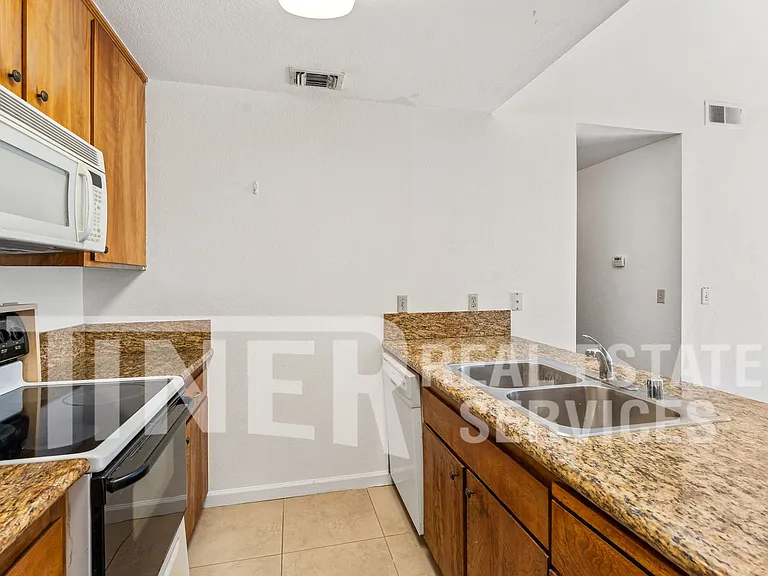 7323 Chivalry Way — Photo 8