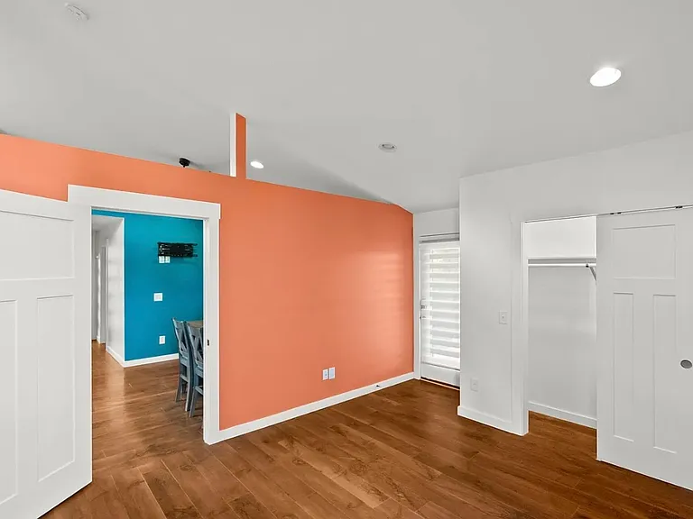 2044 Wilson Ln — Photo 9