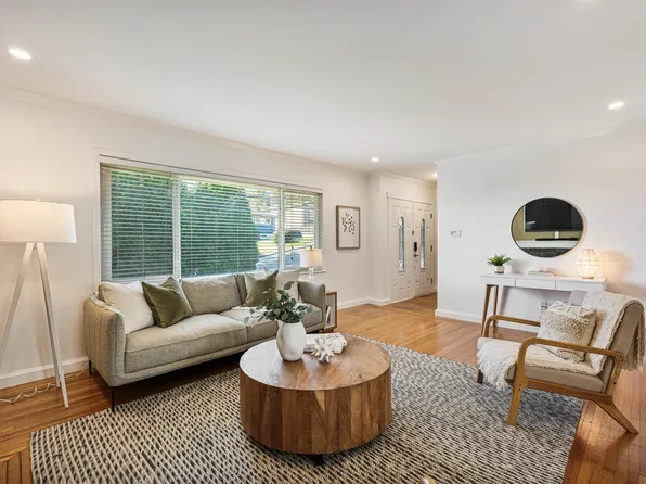 8326 Royal Oak Ave, Burnaby, BC V5J 4L2