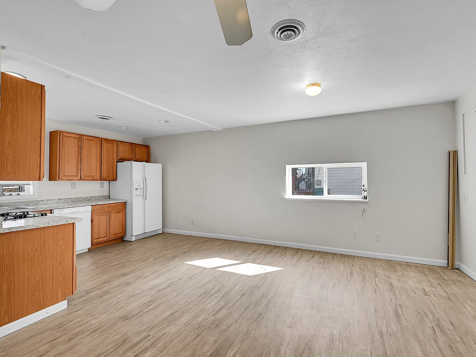 3 bed, 1056 sqft, $2,250 — Photo 2