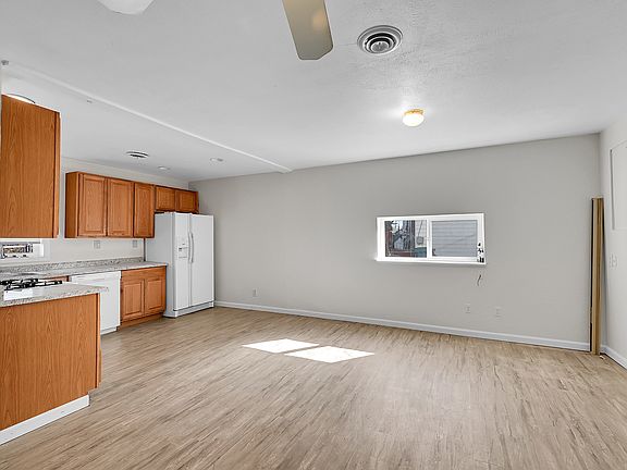 2nd image of 1526 Main St