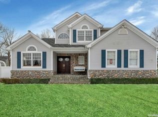 26 Debragga Ave, East Moriches, NY 11940