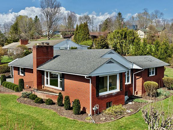 5th image of 405 Alderson St