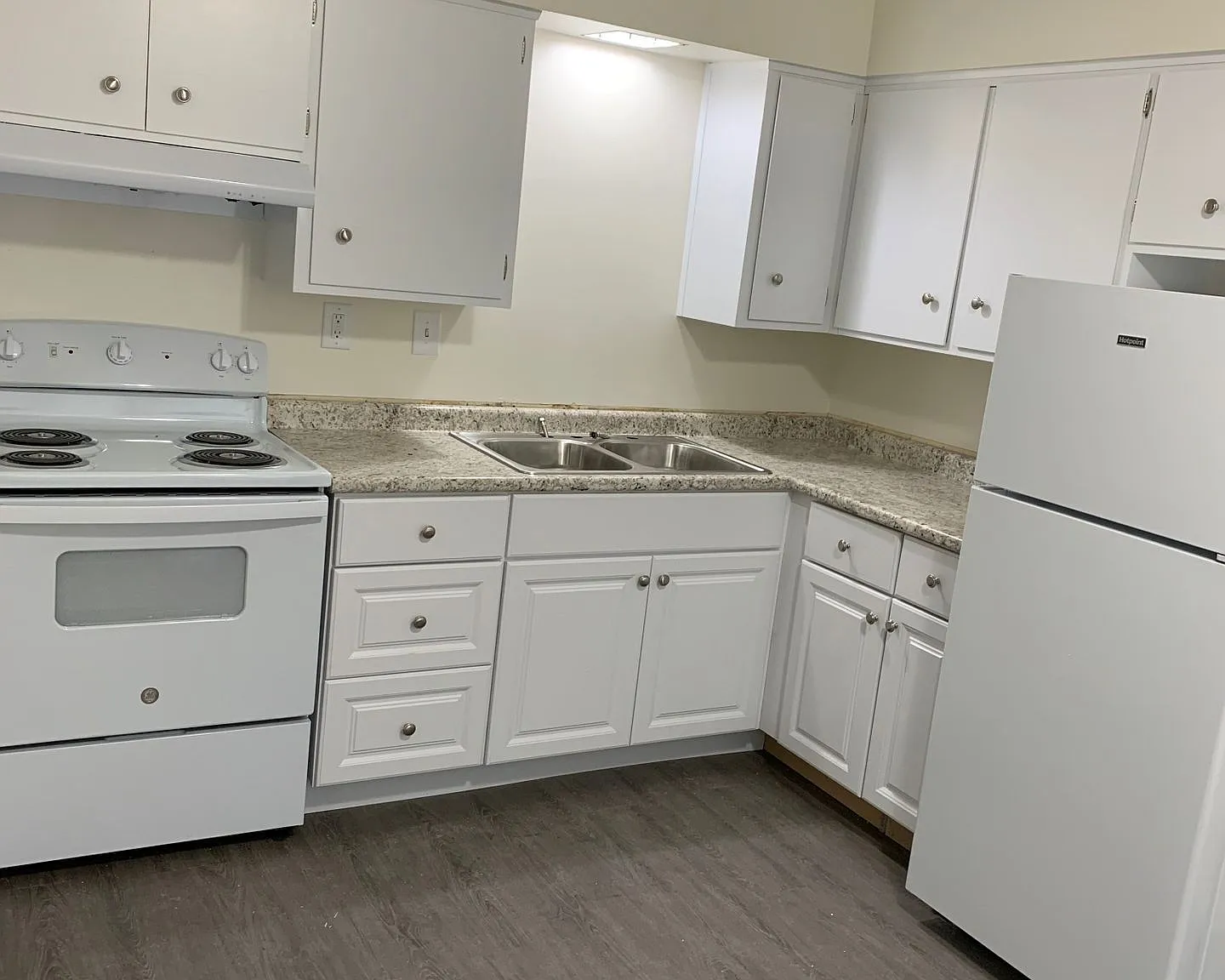 Gateway Hill Apartments — Photo 2