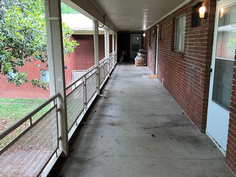 Holston Apartments — Photo 37