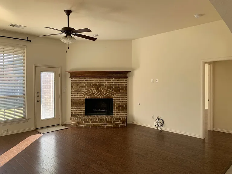 1017 Somerset Cir — Photo 9