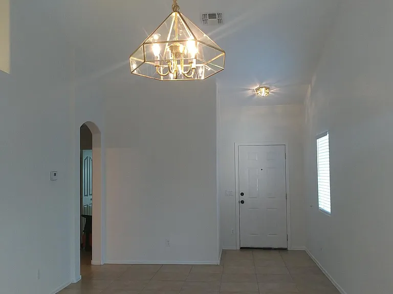 5513 S 7th Dr — Photo 4