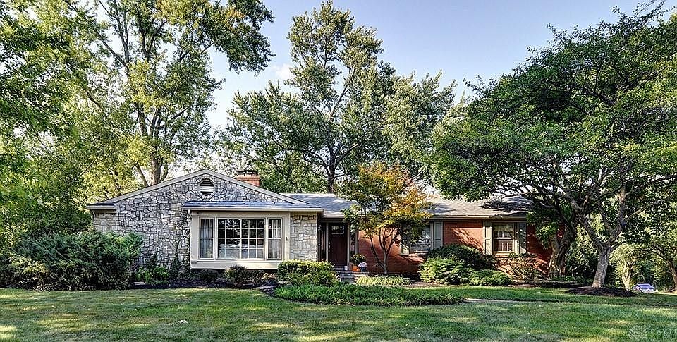 1st image of 32 Williamsburg Ln