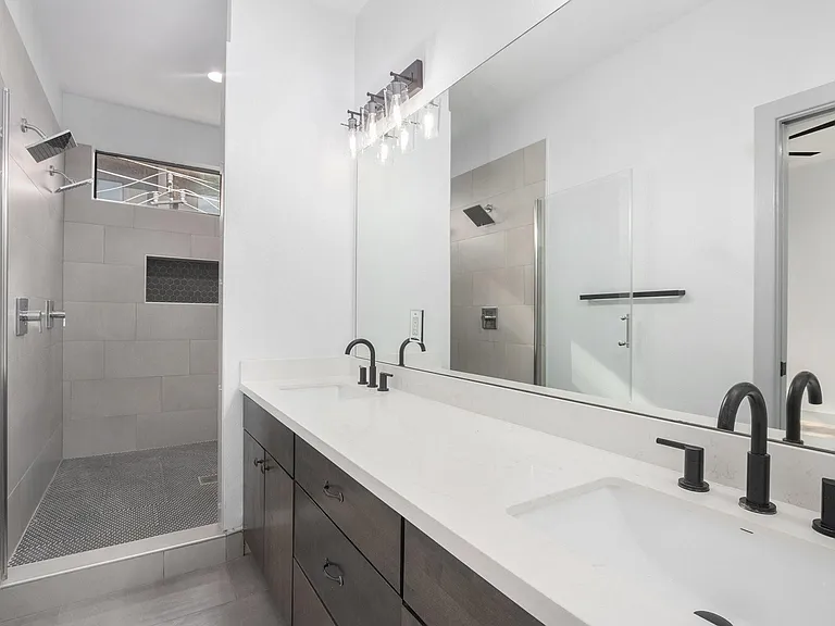 2422 Navigation Blvd #G — Photo 10