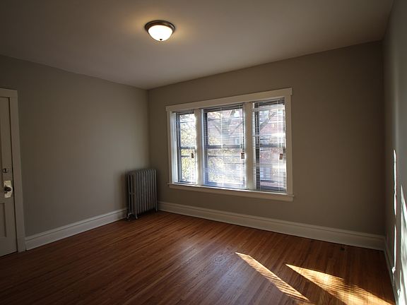 3rd image of 4403 S La Crosse Ave #2