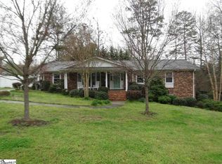 902 Avon Dr, Taylors, SC 29687