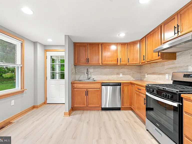 705 Forrest Ave — Photo 10
