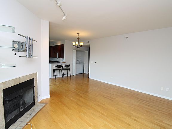 5th image of 100 N Hermitage Ave Unit 508