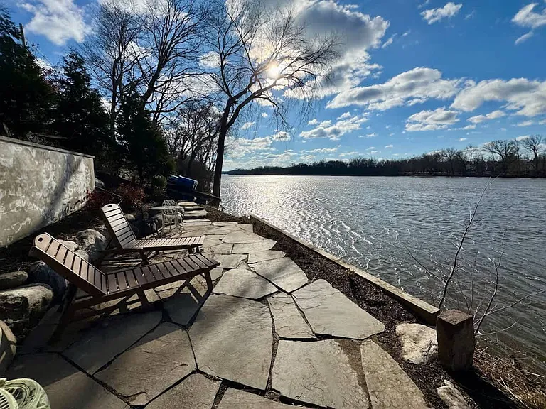 River Dr — Photo 56