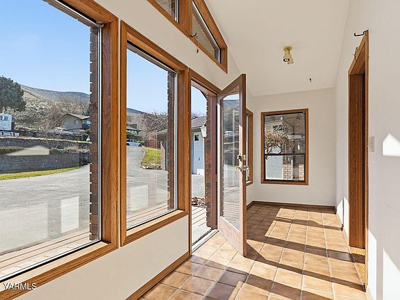 3rd image of 3409 Goodman Rd
