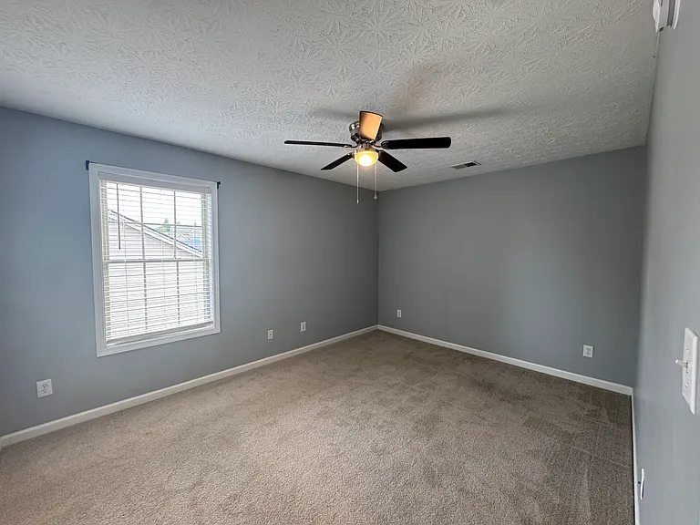 111 Warren Pass — Photo 18