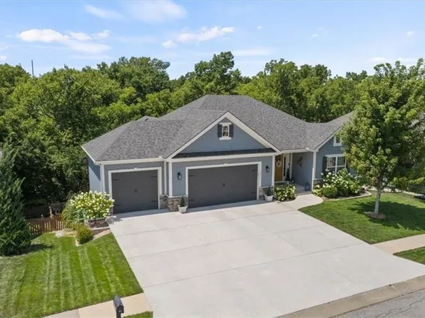2517 SE Ridge Line Dr, Blue Springs, MO 64014