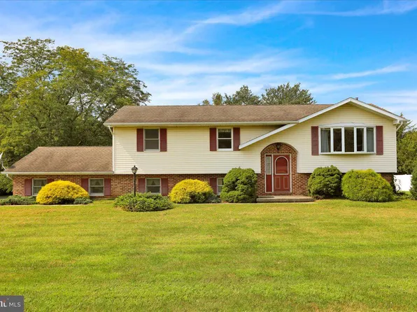 9707 Longswamp Rd, Mertztown, PA 19539