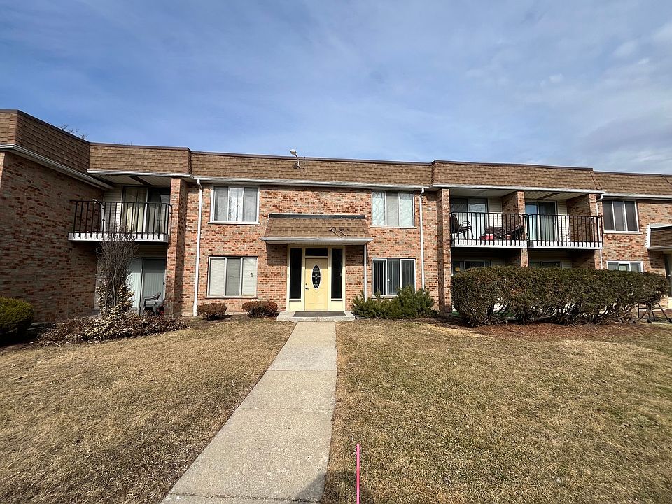 1st image of 828 Sandra Dr APT 1E