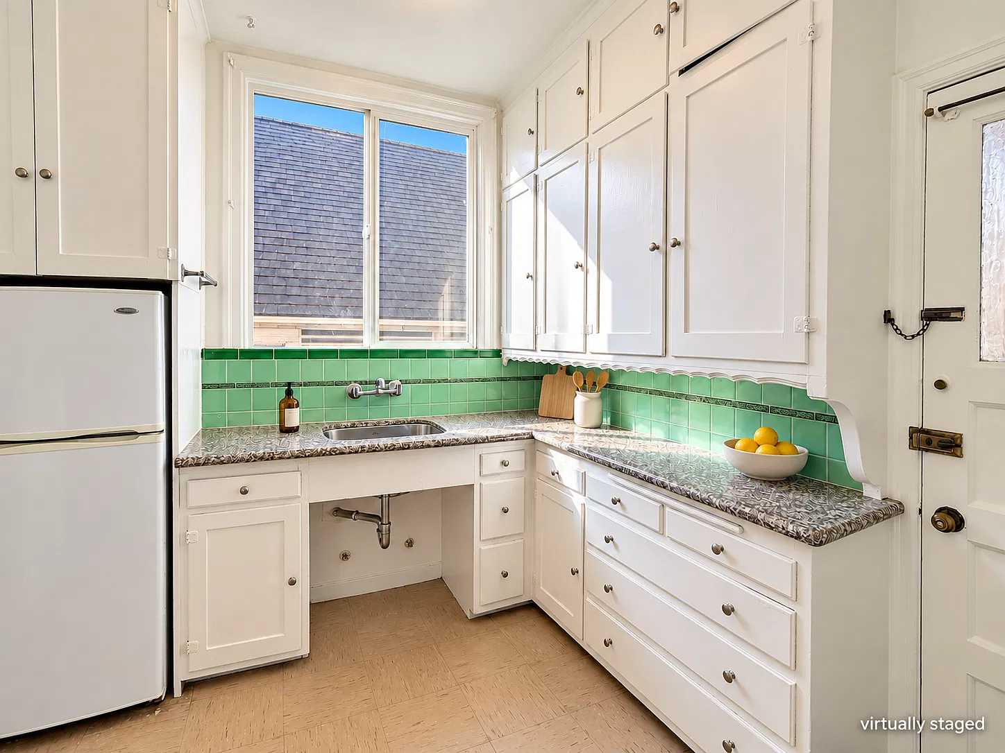 2 bed, 850 sqft, $5,995 — Photo 4
