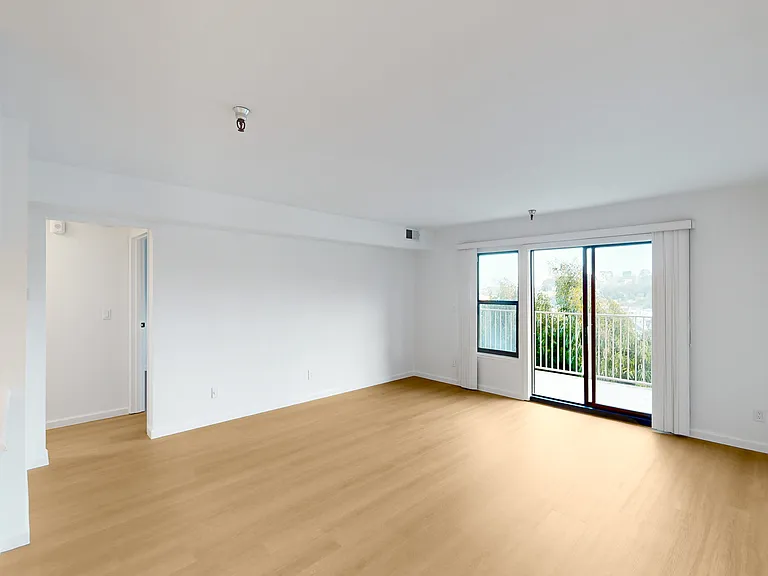 2033 Castro St #11A — Photo 6