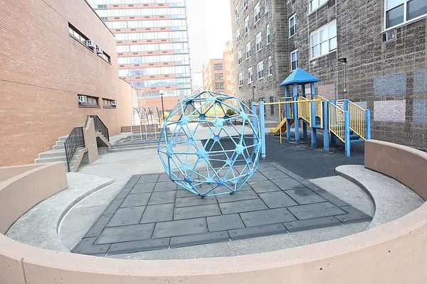 Rented by Global Equities Management | media 15