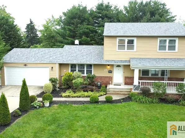 25 Tall Oaks Dr, East Brunswick, NJ 08816