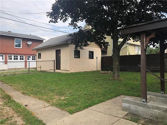 3rd image of 451 Vine St