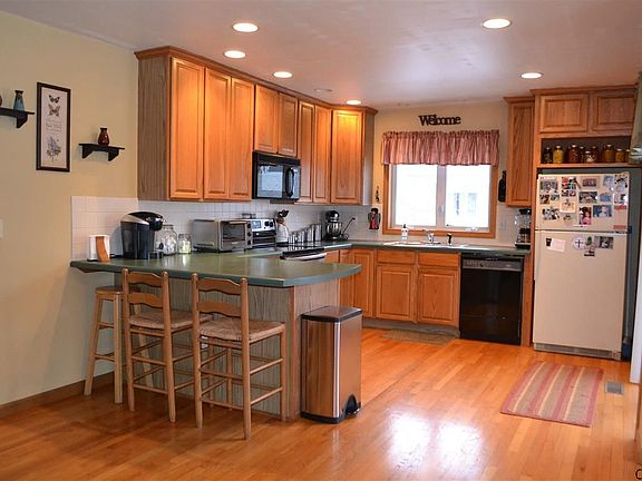 4th image of 61 Prospect St