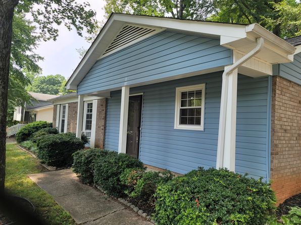 1629 Village Pl