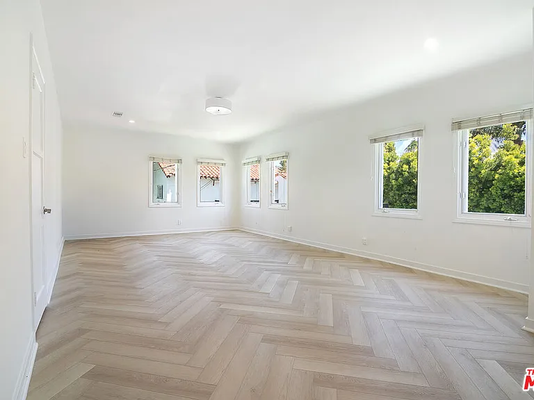 508 N Canon Dr — Photo 24