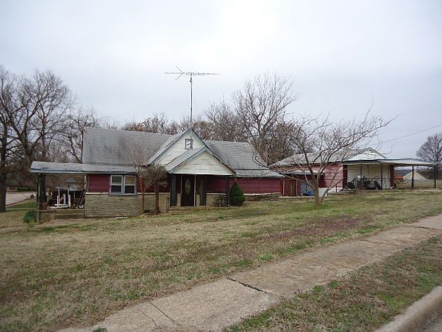 1st image of 100 Pecan St