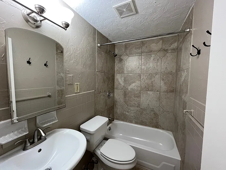 620 Summerlea St — Photo 25