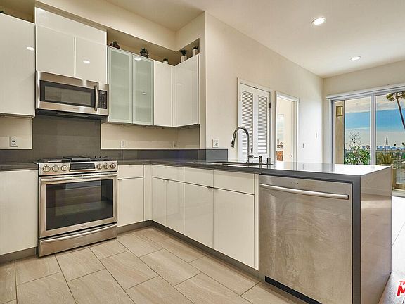 3rd image of 105 S Mariposa Ave APT 502