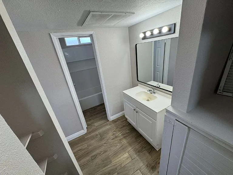 1300 N 22nd St #4 — Photo 7