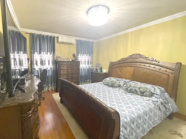 2963 Voorhies Avenue image 31 of 53