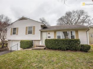 8413 Glenwood St, Overland Park, KS 66212