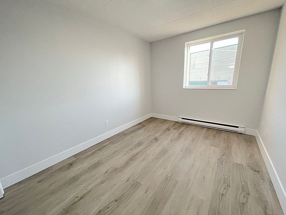 5th image of 360 Tecumseh Rd W Unit 208