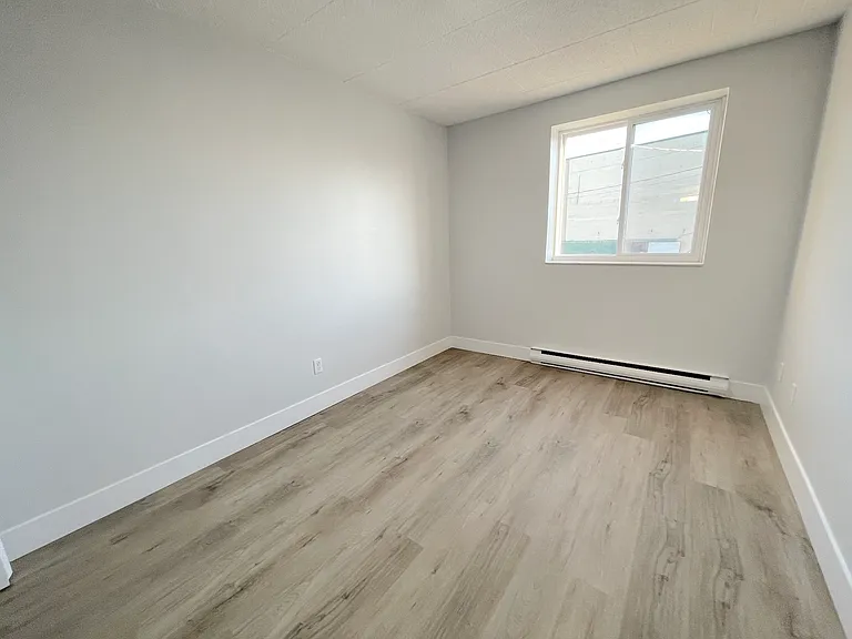 360 Tecumseh Rd W #208 — Photo 5