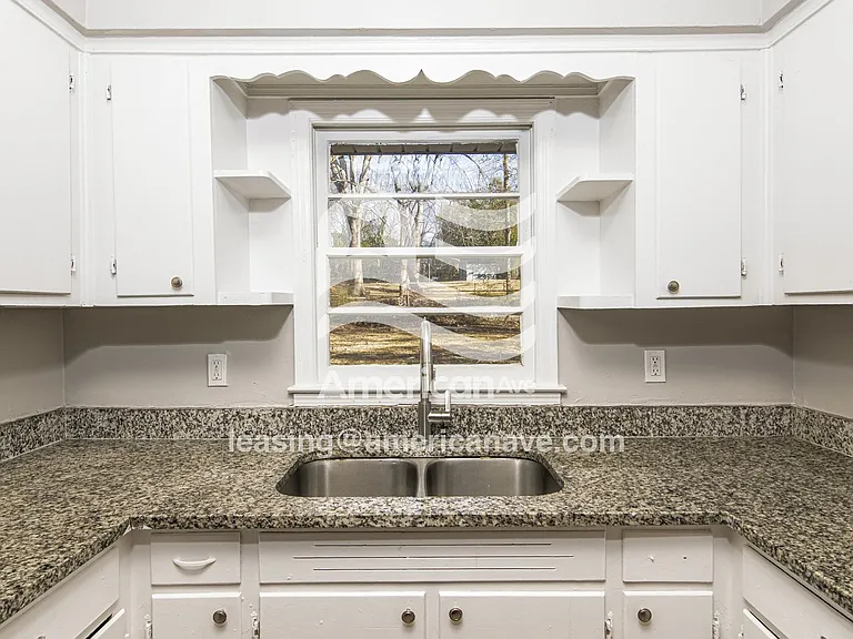 1494141_006_kitchen_6.jpg
