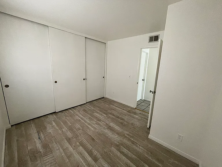 902 Wentworth Cir — Photo 14