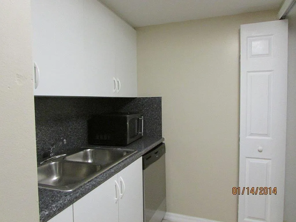 2 bed, 900 sqft, $2,185 — Photo 3