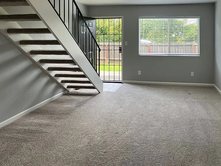 764 E Swain Road — Photo 26