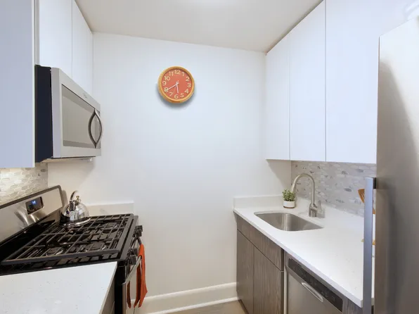 150 East 34th Street image 8 of 36