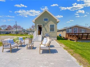 64-46 Burnside Ave, Narragansett, RI 02882