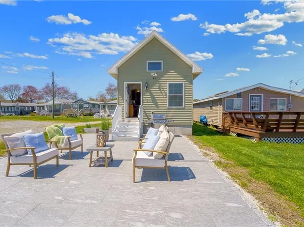 64-46 Burnside Ave, Narragansett, RI 02882