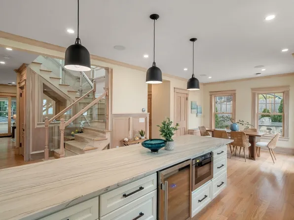 73 Main St, Hull, MA 02045