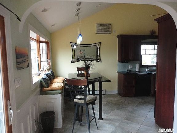 4th image of 3582 Roanoke St