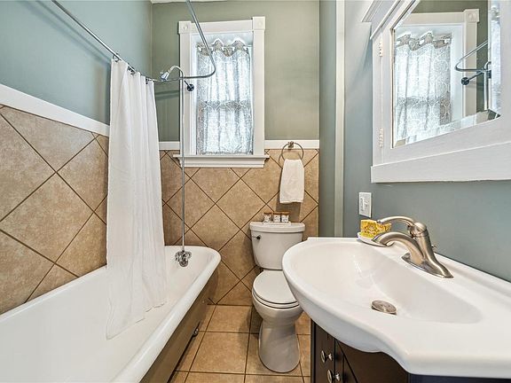 4th image of 4620-4622 Virginia Ave Floor 2